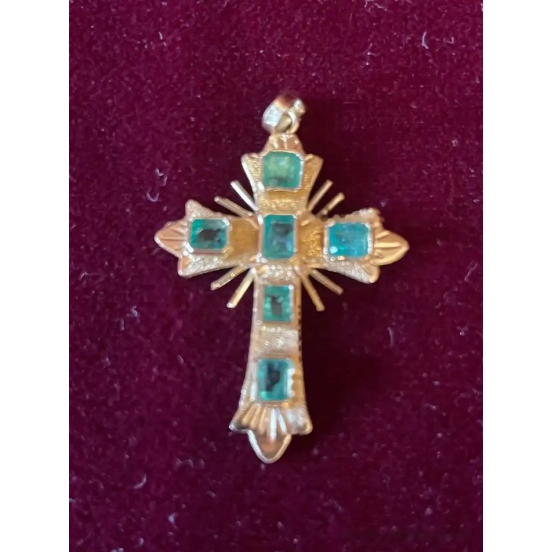 Cruz Religiosa de Oro con Esmeraldas Colombianas - Joya de Orfebrería Excepcional Cruz Religiosa de Oro con Esmeraldas Colombianas - Joya de Orfebrería Excepcional