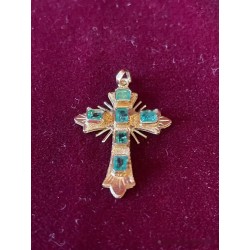 Cruz Religiosa de Oro con Esmeraldas Colombianas - Joya de Orfebrería Excepcional