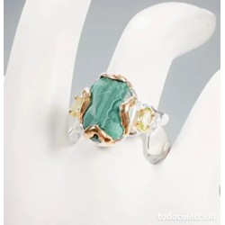 Anillo de Diseño Escultórico - Malaquita con Detalles en Oro
