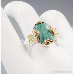 Anillo de Diseño Escultórico - Malaquita con Detalles en Oro