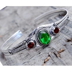 Brazalete Artesanal de Plata con Diopside Verde y Granates - Joya Única