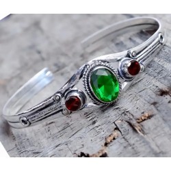 Brazalete Artesanal de Plata con Diopside Verde y Granates - Joya Única