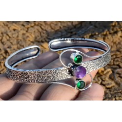Brazalete Artesanal de Plata 925 con Amatista y Diopsido - Diseño Texturizado