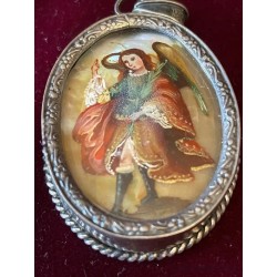 Medalla Religiosa Virgen con Niño sobre Nácar - Relicario Ovalado de Plata