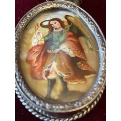 Medalla Religiosa Virgen con Niño sobre Nácar - Relicario Ovalado de Plata