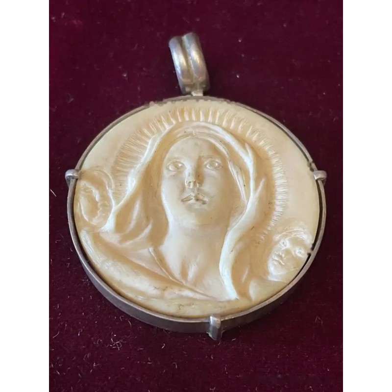 Medallón Antiguo de Marfil Tallado - Virgen María con Halo en Marco de Plata