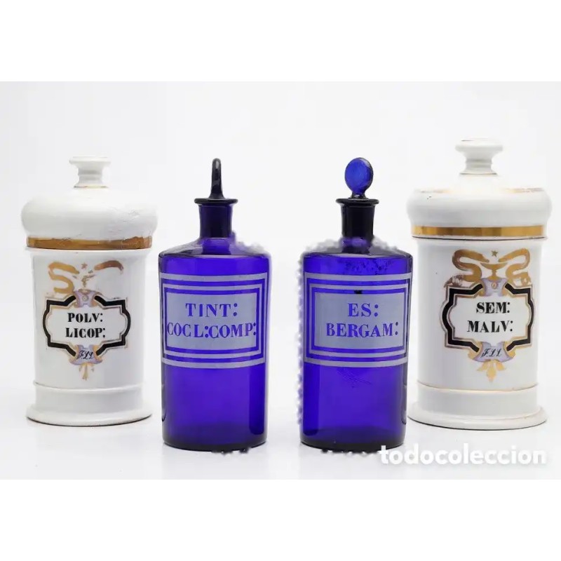 Pareja de botes de farmacia en porcelana y pareja de frascos de farmacia Pareja de botes de farmacia en porcelana y pareja de frascos de farmacia