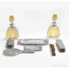 Elegante Juego de Tocador Vintage en Plata con Detalles Amarillos - Estilo Luis XVI