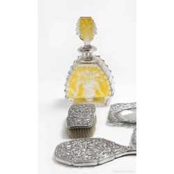 Elegante Juego de Tocador Vintage en Plata con Detalles Amarillos - Estilo Luis XVI