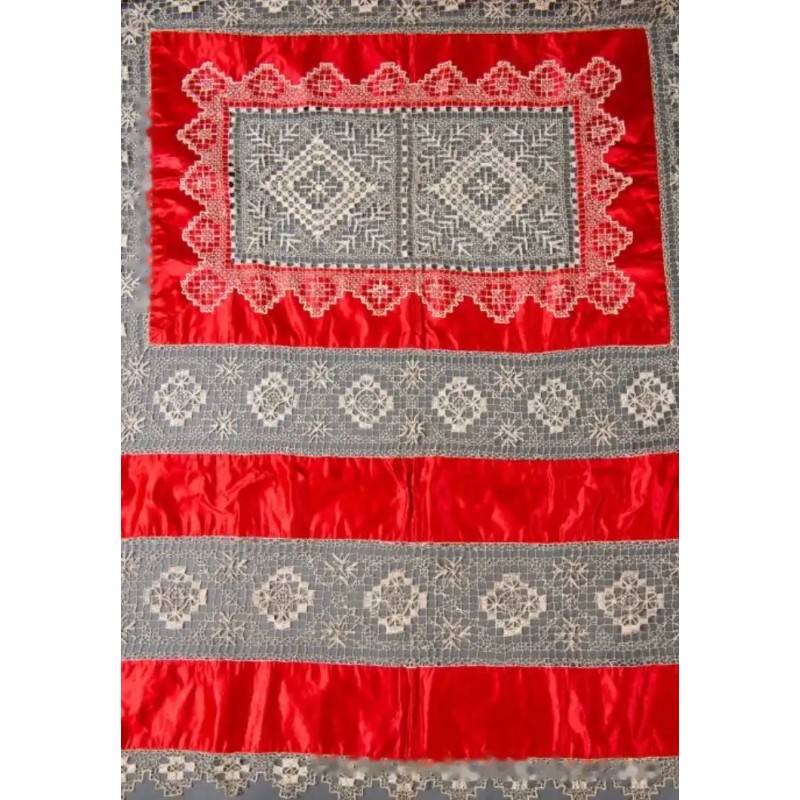 Elegante Colcha Vintage de Seda Roja con Bordados Intrincados - Pieza Artesanal Única Elegante Colcha Vintage de Seda Roja con Bordados Intrincados - Pieza Artesanal Única