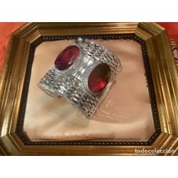 Brazalete de plata con cristales rojos