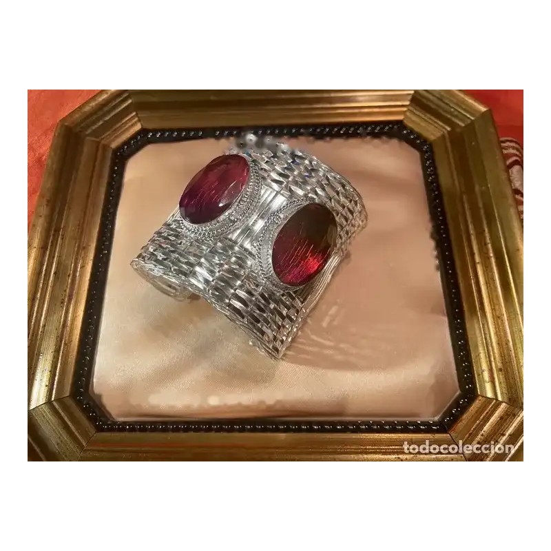 Brazalete de plata con cristales rojos Brazalete de plata con cristales rojos
