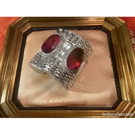 Brazalete de plata con cristales rojos