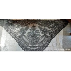 Mantilla Vintage de Tres Picos - Obra Maestra del Encaje en Cambray