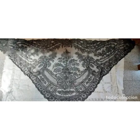 Mantilla Vintage de Tres Picos - Obra Maestra del Encaje en Cambray