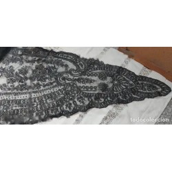 Mantilla Vintage de Tres Picos - Obra Maestra del Encaje en Cambray