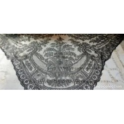Mantilla Vintage de Tres Picos - Obra Maestra del Encaje en Cambray
