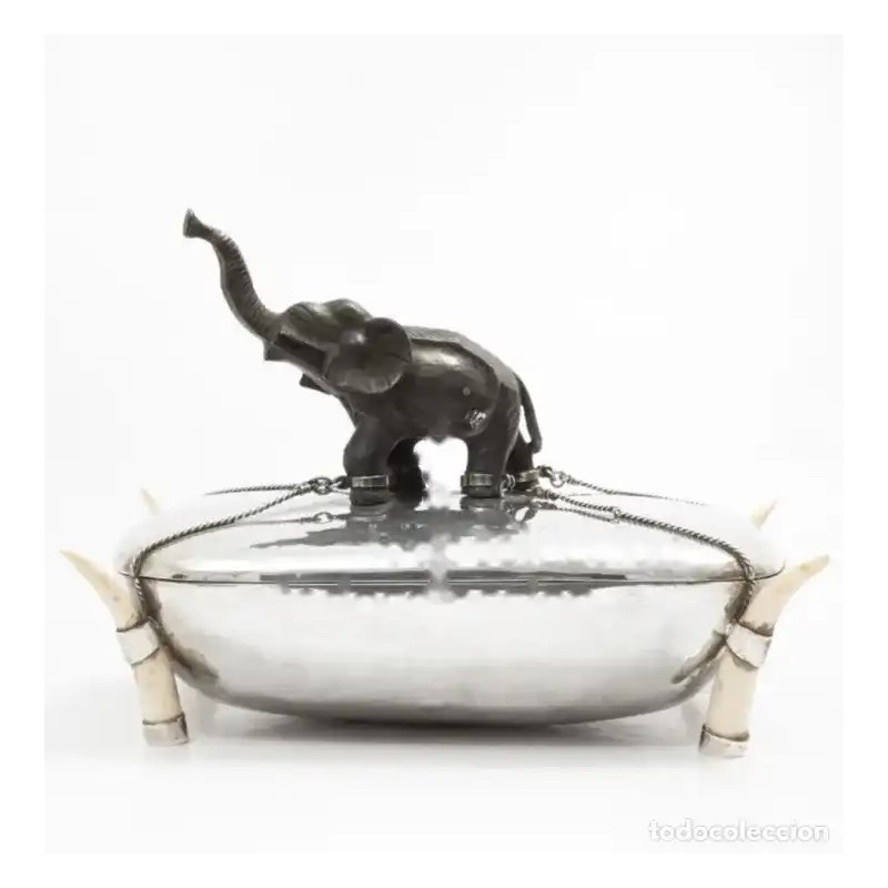 Elegante Recipiente Vintage de Plata con Elefante - Pieza de Colección de Mediados del Siglo XX Elegante Recipiente Vintage de Plata con Elefante - Pieza de Colección de Mediados del Siglo XX