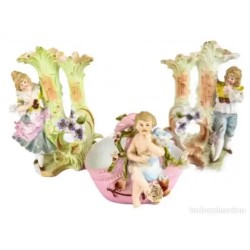 Conjunto de Porcelana Policromada - Violeteros y Centro de Mesa de Principios del Siglo XX