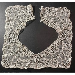Elegante Cuello de Encaje de Bolillos Vintage - Pieza Artesanal de Alta Costura