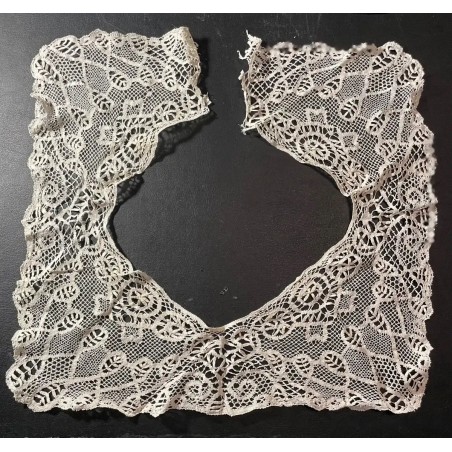 Elegante Cuello de Encaje de Bolillos Vintage - Pieza Artesanal de Alta Costura