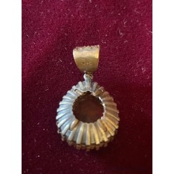 Elegante Colgante de Plata con Rubí Sintético y Circonitas