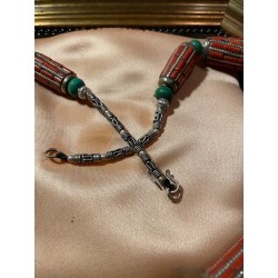 Collar Étnico de Plata Tibetana con Coral y Turquesa - Pieza de Joyería Artesanal
