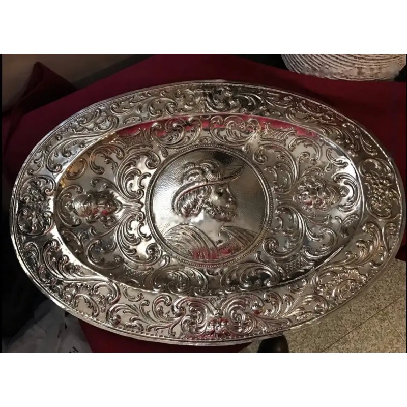 Bandeja Ovalada de Plata Estilo Renacimiento - Medallón con Guerrero 69x49cm