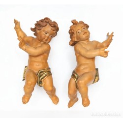 Pareja de figuras en madera tallada, policromada y dorada, niños