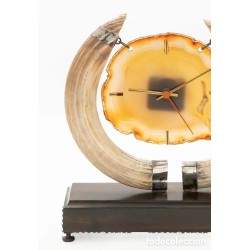 Reloj de Sobremesa con Ágata y Colmillos - Pieza Exclusiva Artesanal 31x31 cm