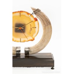 Reloj de Sobremesa con Ágata y Colmillos - Pieza Exclusiva Artesanal 31x31 cm