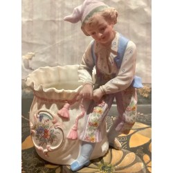 Figura Porcelana Biscuit Niño con Cesta - Centro de Mesa Vintage Estilo Meissen