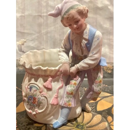 Figura Porcelana Biscuit Niño con Cesta - Centro de Mesa Vintage Estilo Meissen