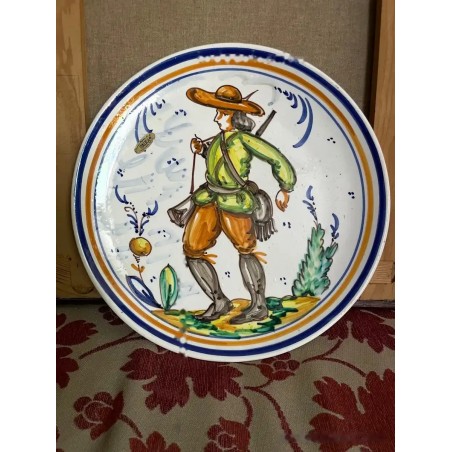 Plato Decorativo de Cerámica con Cazador - Talavera o Puente del Arzobispo Vintage