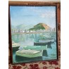 Oleo Vintage - Paisaje Costero con Barcas y Montaña en Tonos Verdes
