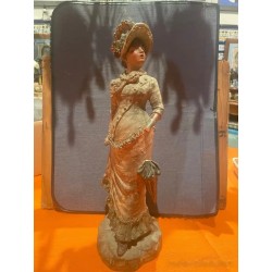 Figura de Dama Victoriana en Terracota - Escultura de Época Decimonónica