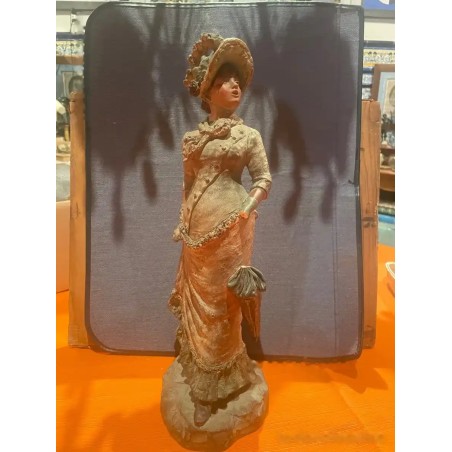 Figura de Dama Victoriana en Terracota - Escultura de Época Decimonónica