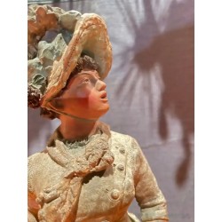 Figura de Dama Victoriana en Terracota - Escultura de Época Decimonónica