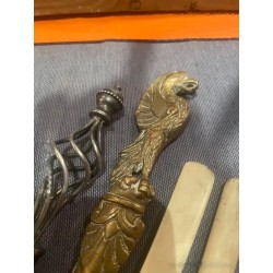 Colección de Abrecartas Vintage - Metales y Hueso con Diseños Ornamentales