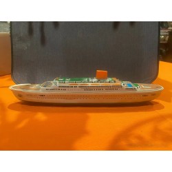 Maqueta Vintage de Crucero - Modelo Detallado del Barco Nadine