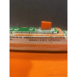 Maqueta Vintage de Crucero - Modelo Detallado del Barco Nadine