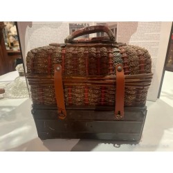 Cesta de Picnic Vintage - Artesanía en Mimbre y Cuero
