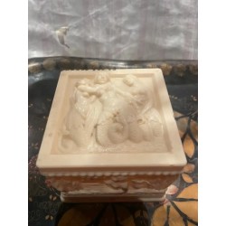 Caja Decorativa de Celuloide - Relieve de Figuras Mitológicas