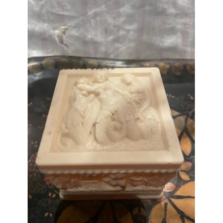 Caja Decorativa de Celuloide - Relieve de Figuras Mitológicas