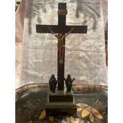 Crucifijo Antiguo Calvario con Cristo y Figuras - Pieza Religiosa Coleccionable