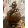 Cenicero Antiguo de Bronce con Querubín - Amorcillo sobre Esfera Decorativa