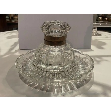 Tintero Antiguo de Cristal Tallado con Anillo de Bronce - Pieza de Escritorio Vintage