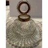 Tintero Antiguo de Cristal Tallado con Anillo de Bronce - Pieza de Escritorio Vintage