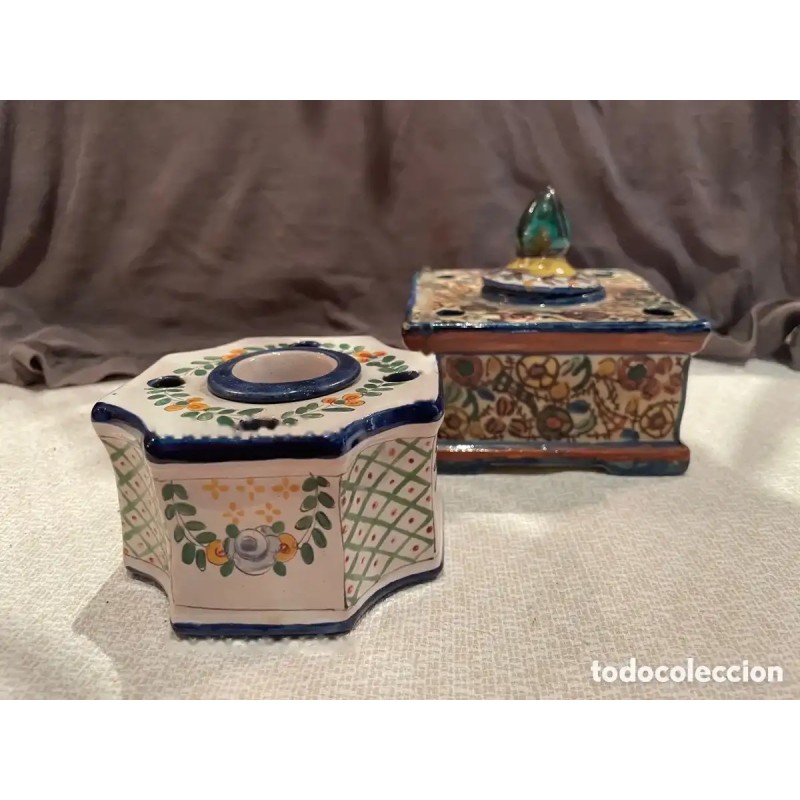 Pareja de Tinteros Antiguos de Cerámica Decorada - Piezas Artesanales de Colección