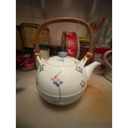 Conjunto de Cuatro Teteras Vintage - Colección de Porcelana y Cerámica Decorativa